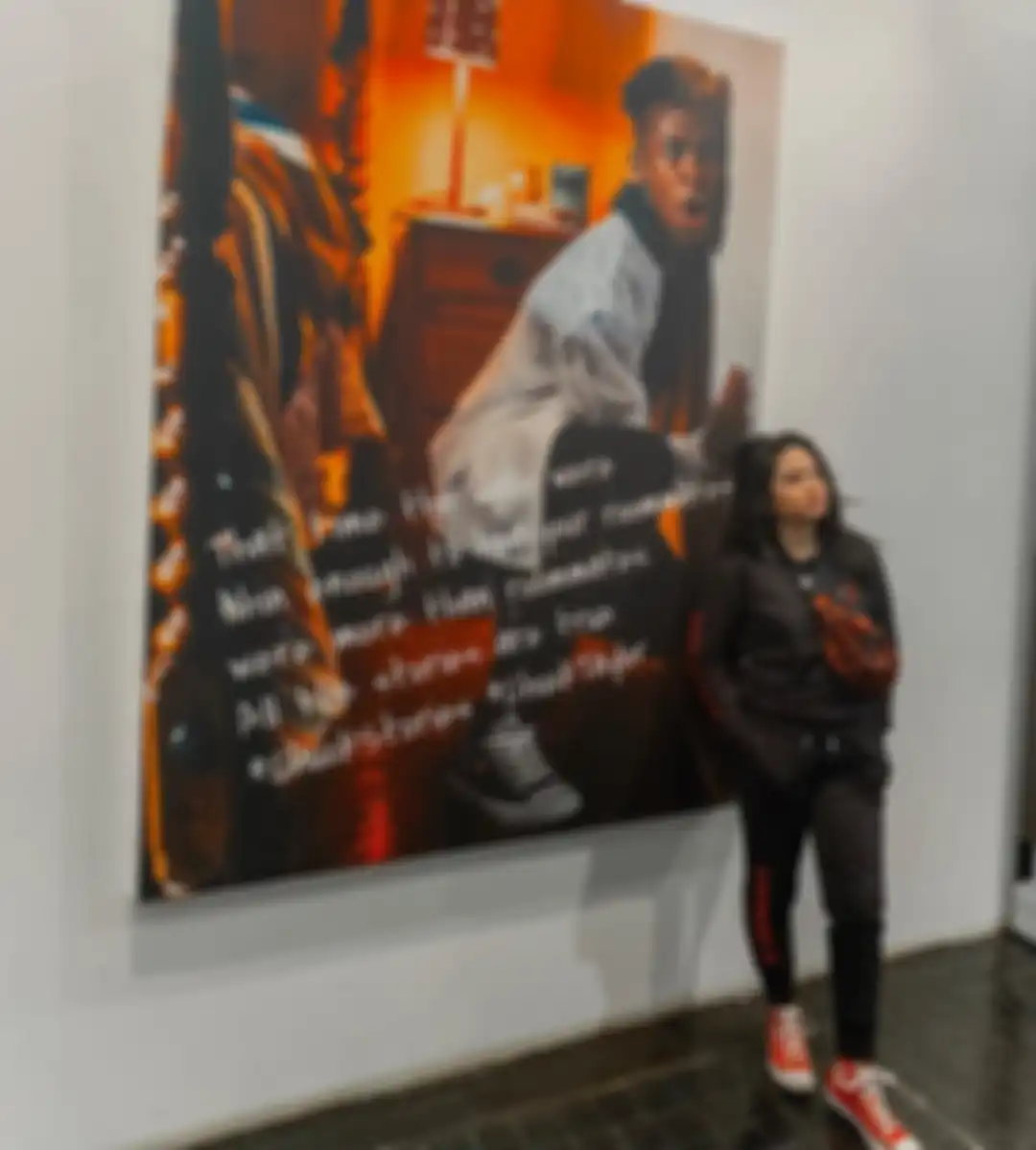 OOTD Tissa Biani dengan high top sneakers Converse merah