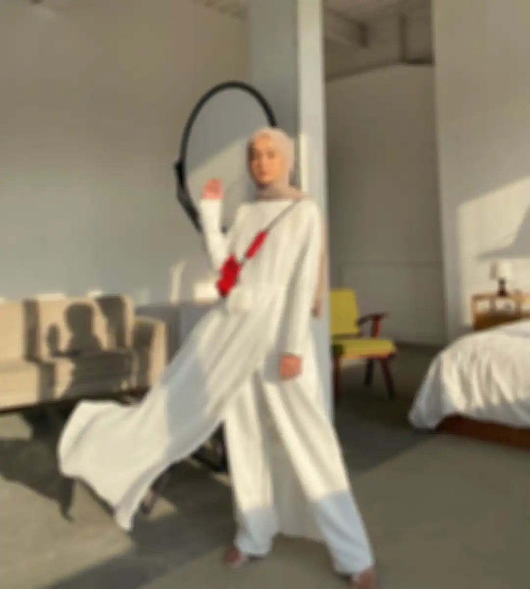 Outfit hijab putih ala Yure Zalina