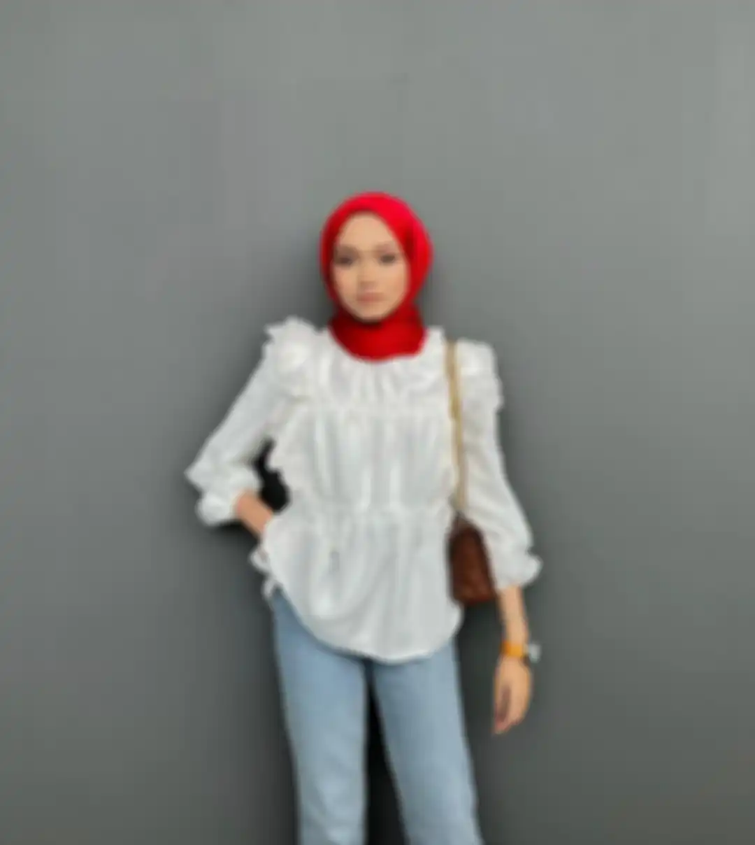 Model atasan putih hijab untuk Lebaran 2023