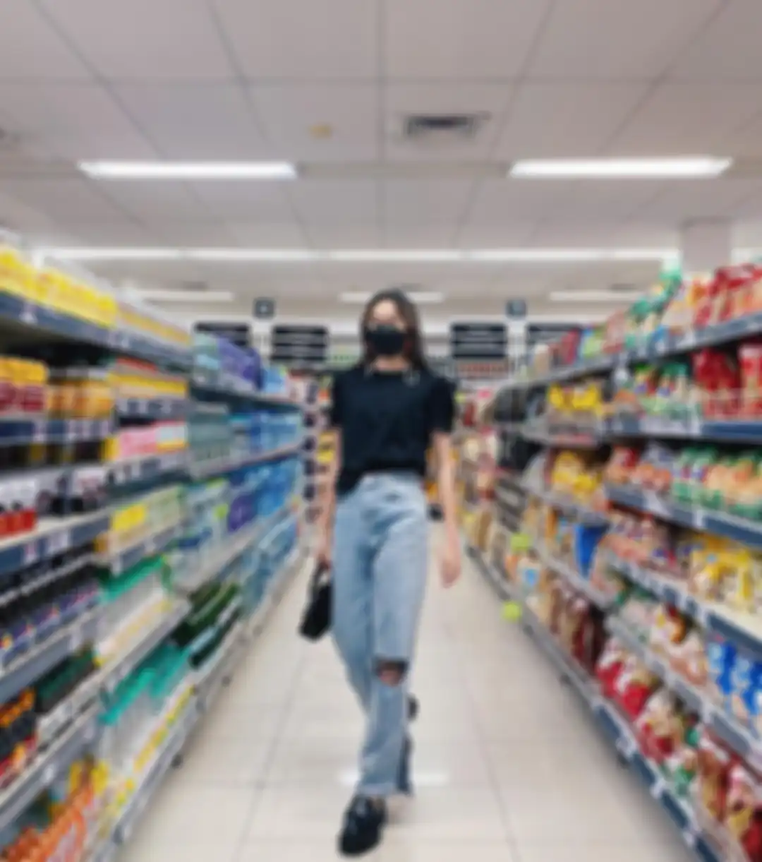 Padu padan outfit hitam ala Satine Zaneta