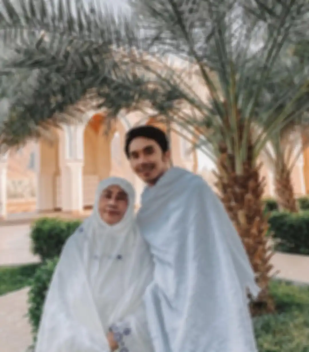 Panji Komara, manajer Sule (kanan), memberi jawaban tak terduga usai dituding selingkuhi Nathalie Holscher.
