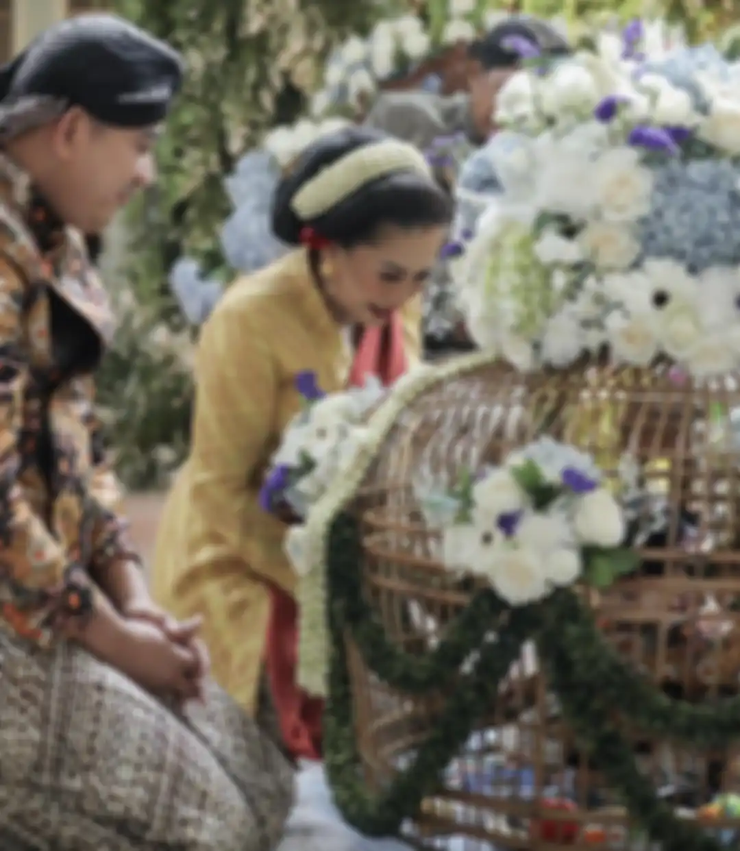 Tata Janeeta singgung dosa masa lalu saat tahu suaminya sudah dipecat Polri. Kondisi istri Brotoseno terungkap lewat foto terkini.
