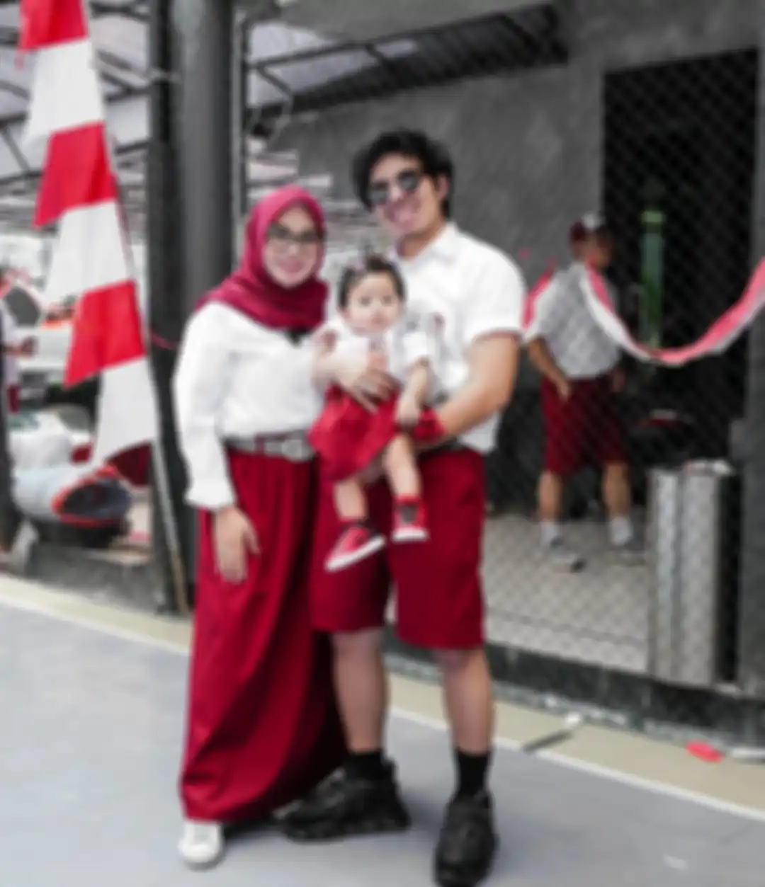 Gaya Aurel Hermansyah bersama Atta Halilintar meriahkan Hari Kemerdekaan RI ke-77. 