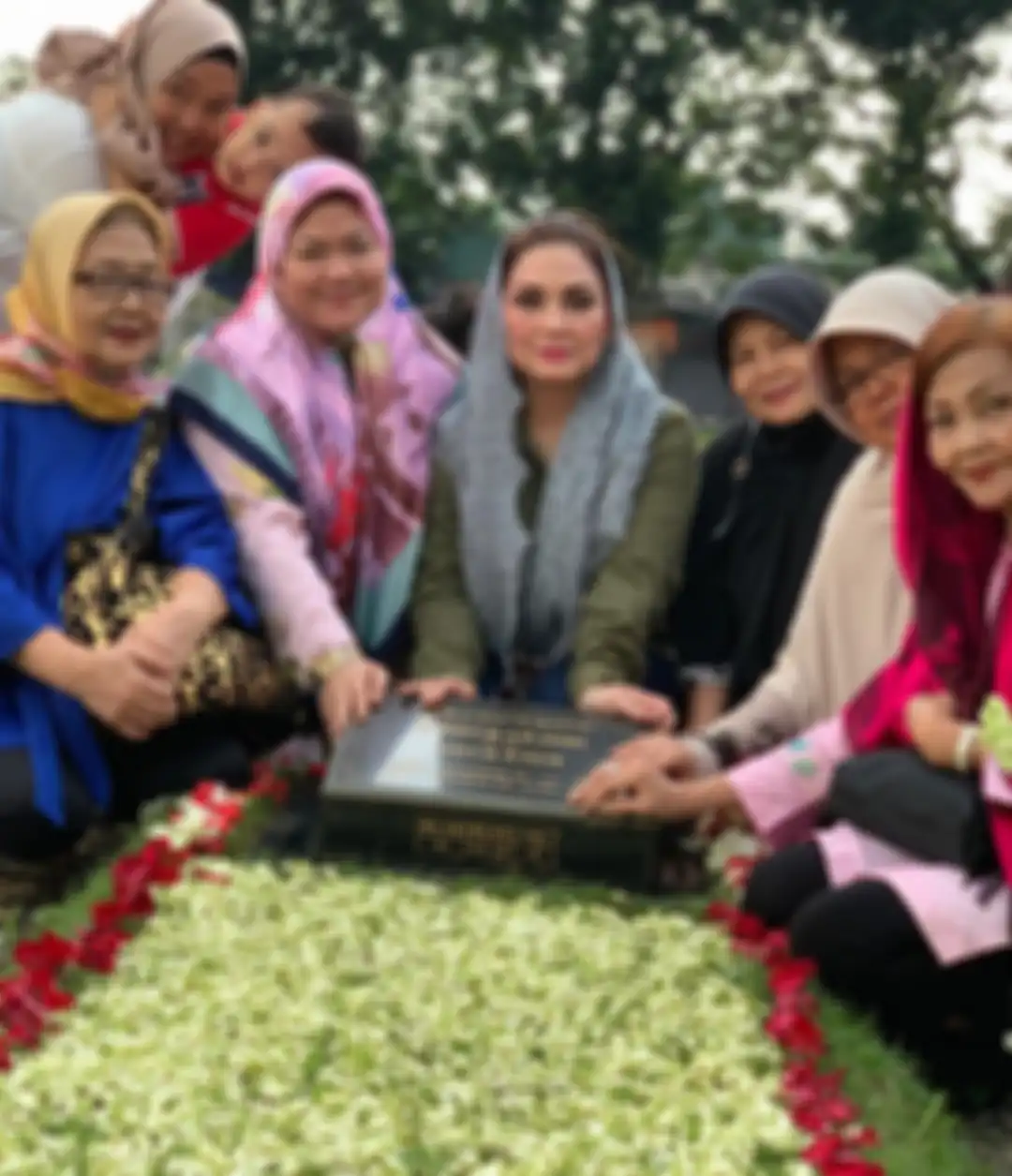Penampilan terbaru Nia Daniaty.