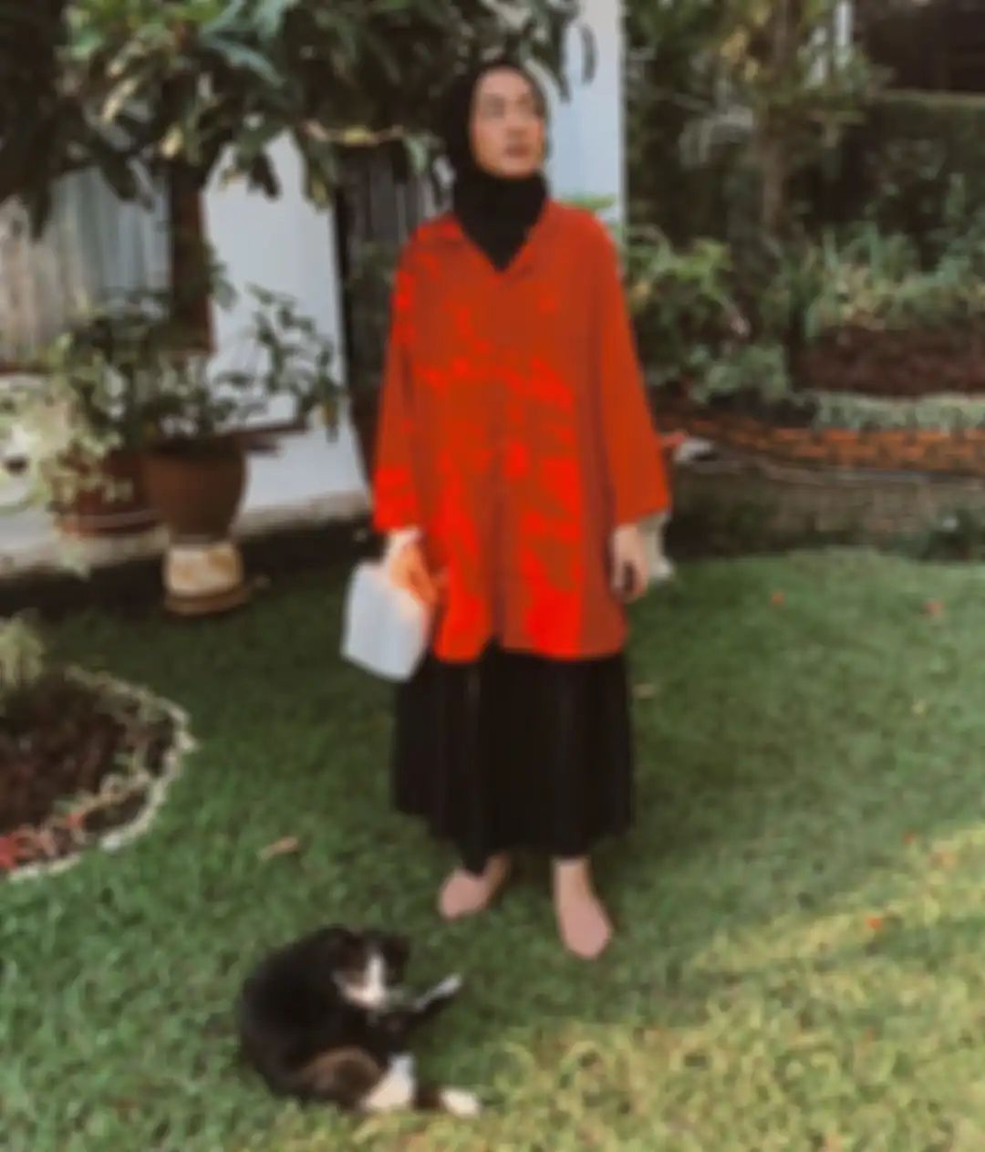Tunik hijab simpel & santai ala Bella Attamimi
