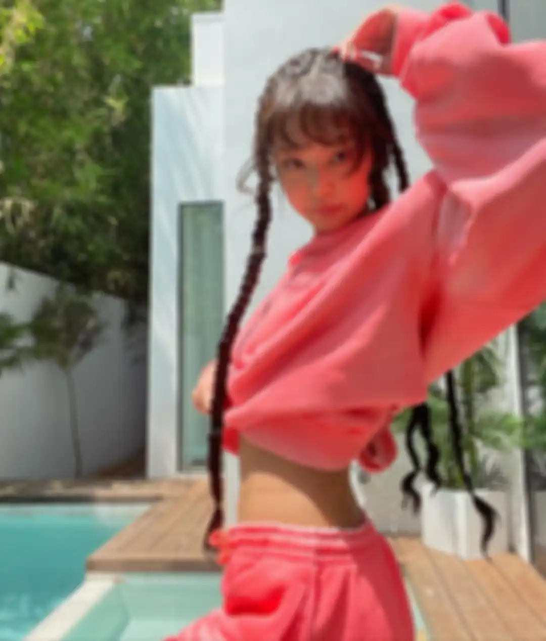 Inspirasi fashion cewek kue ala idol Kpop (Jennie BLACKPINK)