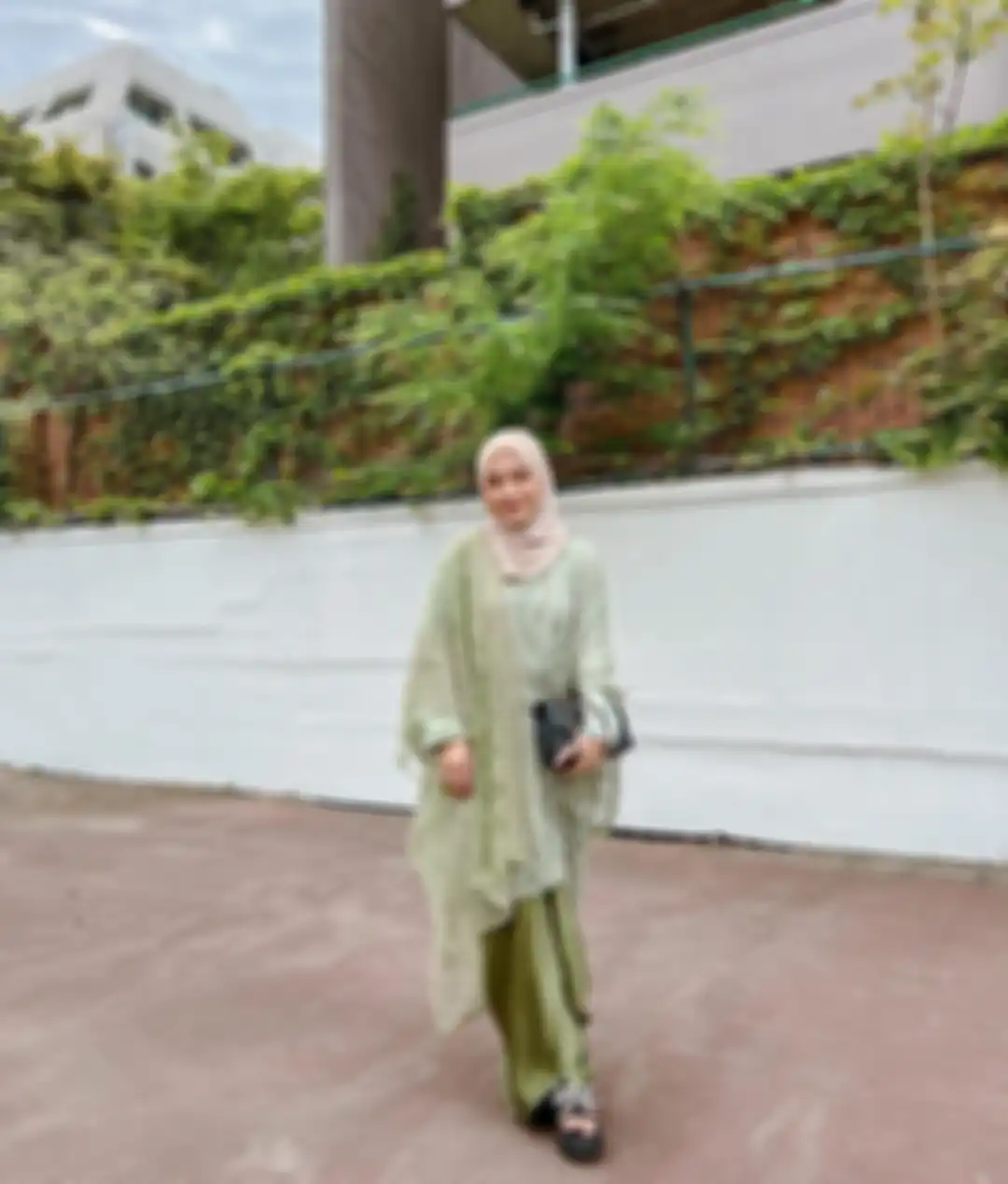 Outfit kebaya hijaber untuk kondangan