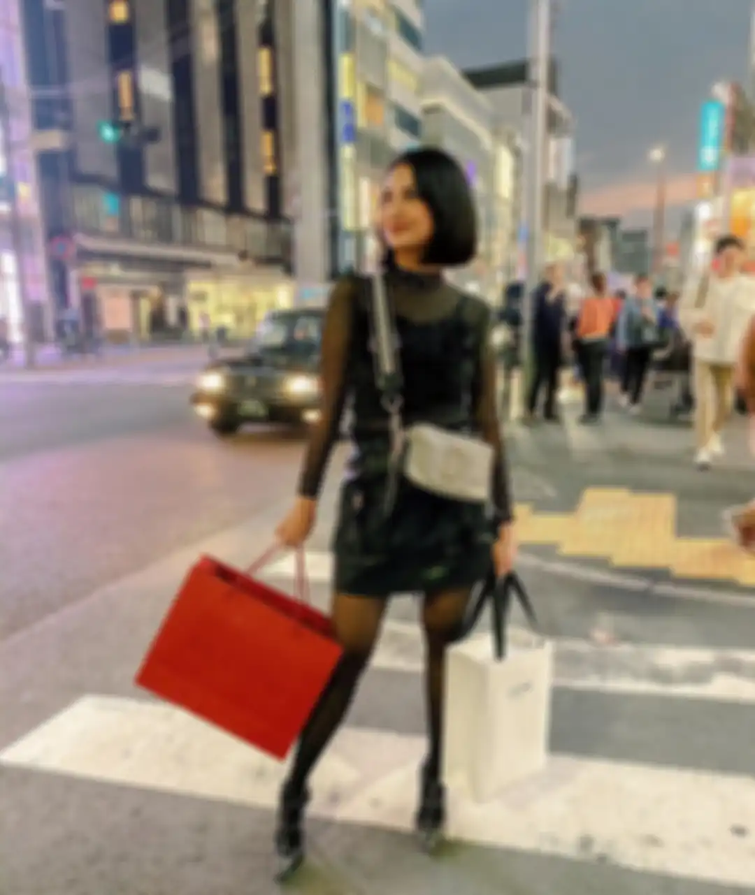 Penampilan seksi Vanessa Angel dengan busana transparan
