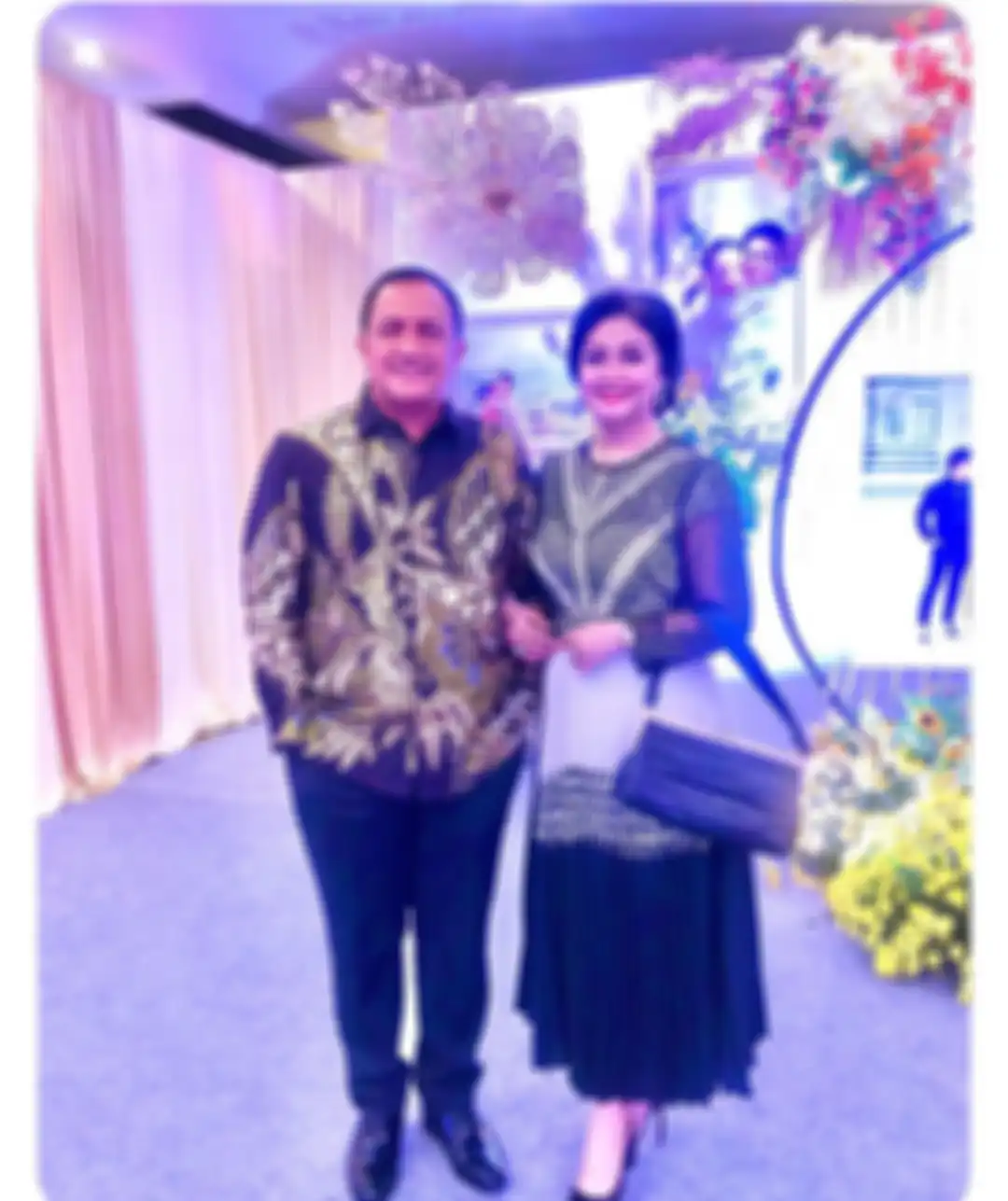 Penampilan Bella saat hadiri resepsi