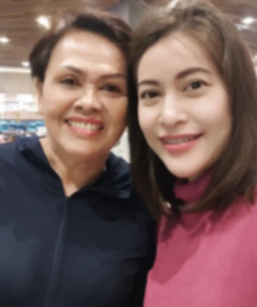 Maria Eleanor atau LIdya Pratiwi artis cantik yang dibui gegara pembunuhan model tampan diangkat anak oleh pensiunan polisi. Begini kabarnya. 