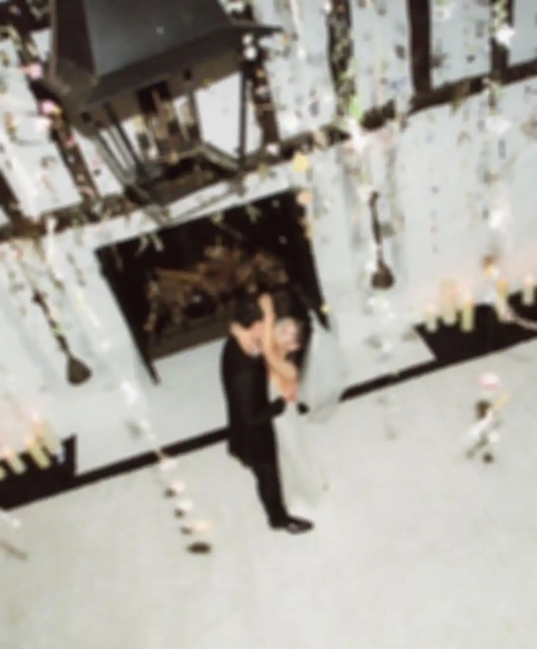 Momen pernikahan Ariana Grande dan Dalton Gomez.