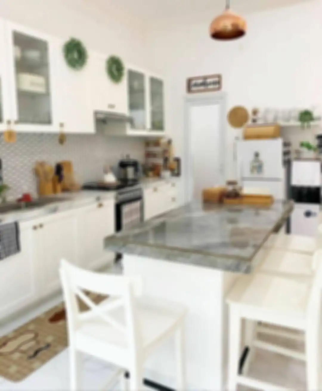 Merasa foto desain dapur warna putih minimalis sudah tampak membosankan? Coba yuk ubah dengan 5 cara simpel begini. 