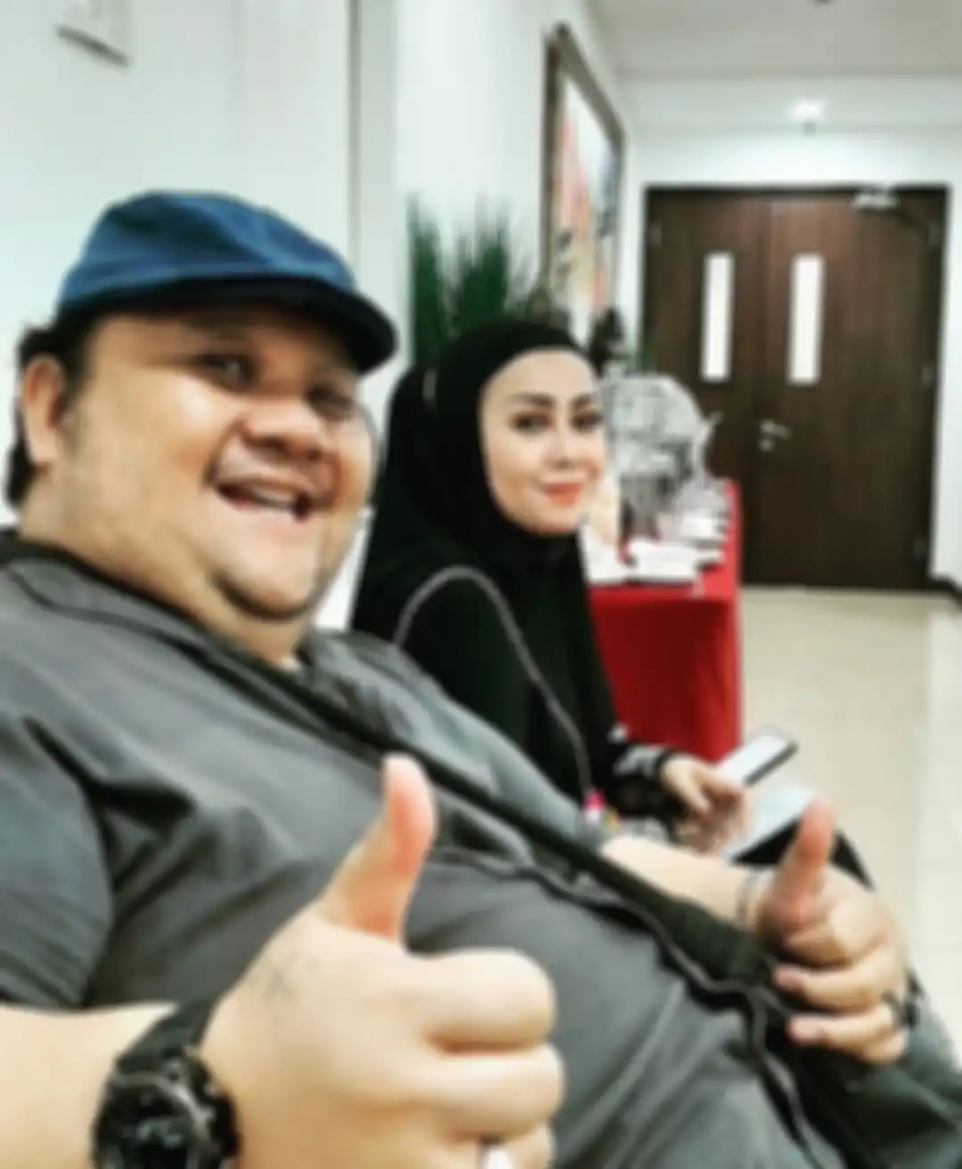 Mengiringi foto duka itu, Tora Sudiro menceritakan memori manis yang pernah dilaluinya bersama Rony Dozer. Rency Milano syok.