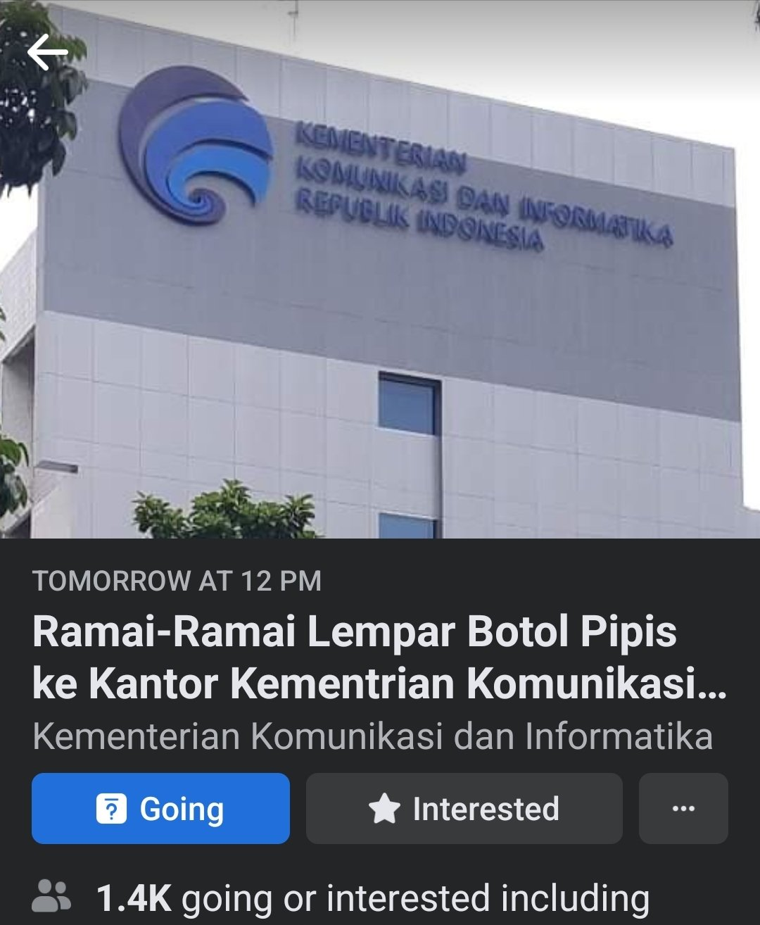 Viral ajakan lempar botol ke kantor Kominfo di Facebook.