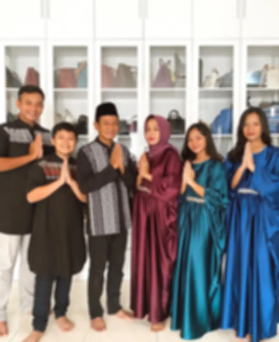 Outfit kompak keluarga Amel Carla
