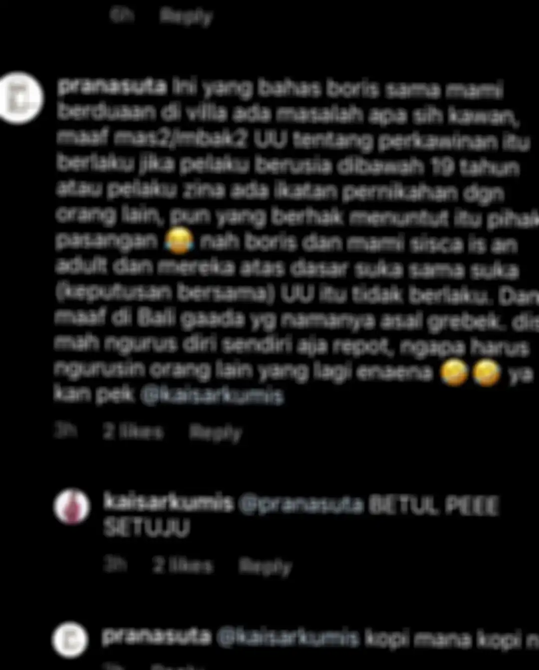 Ketika berada di dalam kamar dengan pasangan, Sisca diintip oleh beberapa pria. Foto pengintip yang merekam video itu akhirnya lenyap.