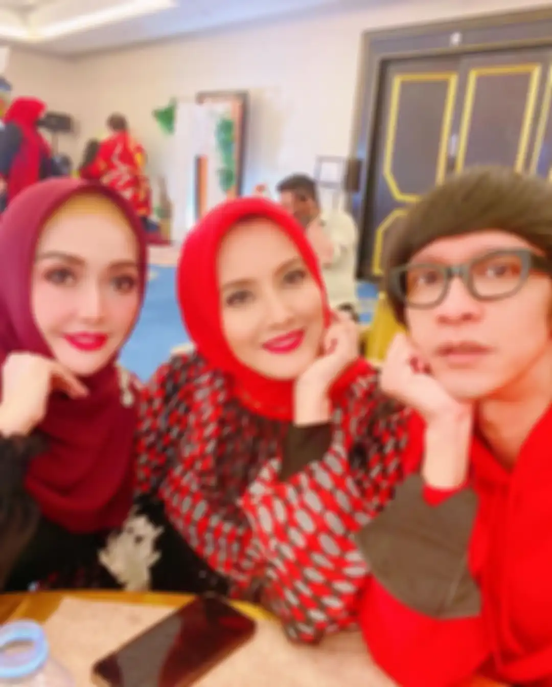 Elma Theana mengakui sudah berpisah jalan dengan Venna Melinda. Dia lebih memilih mengunggah pesta paman mantan suami Ayu Ting Ting.