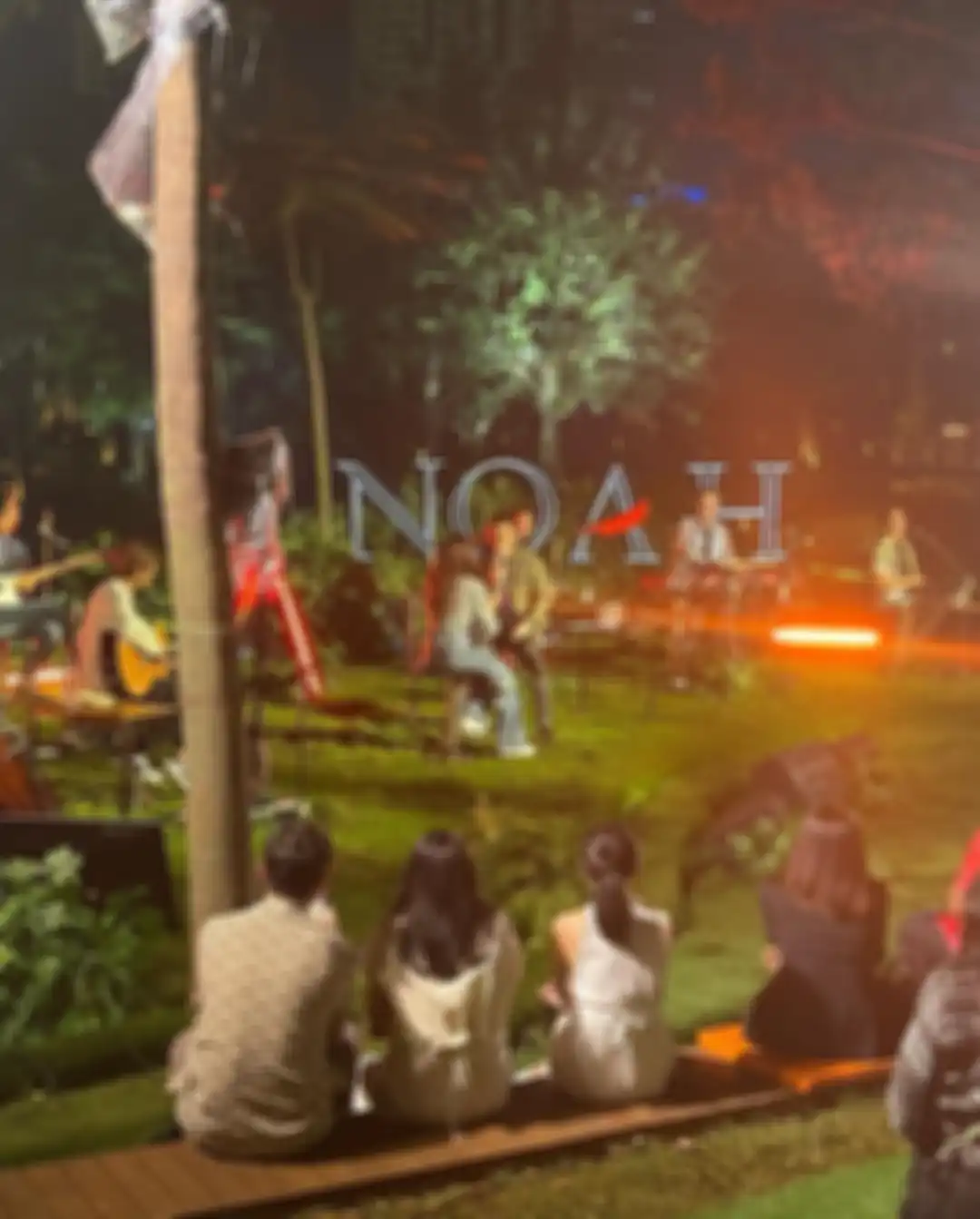 Rara pawang hujan Mandalika ternyata pernah melindungi Arial NOAH. Anaknya menangis tersedu gegara tak tahan terus dihujat.