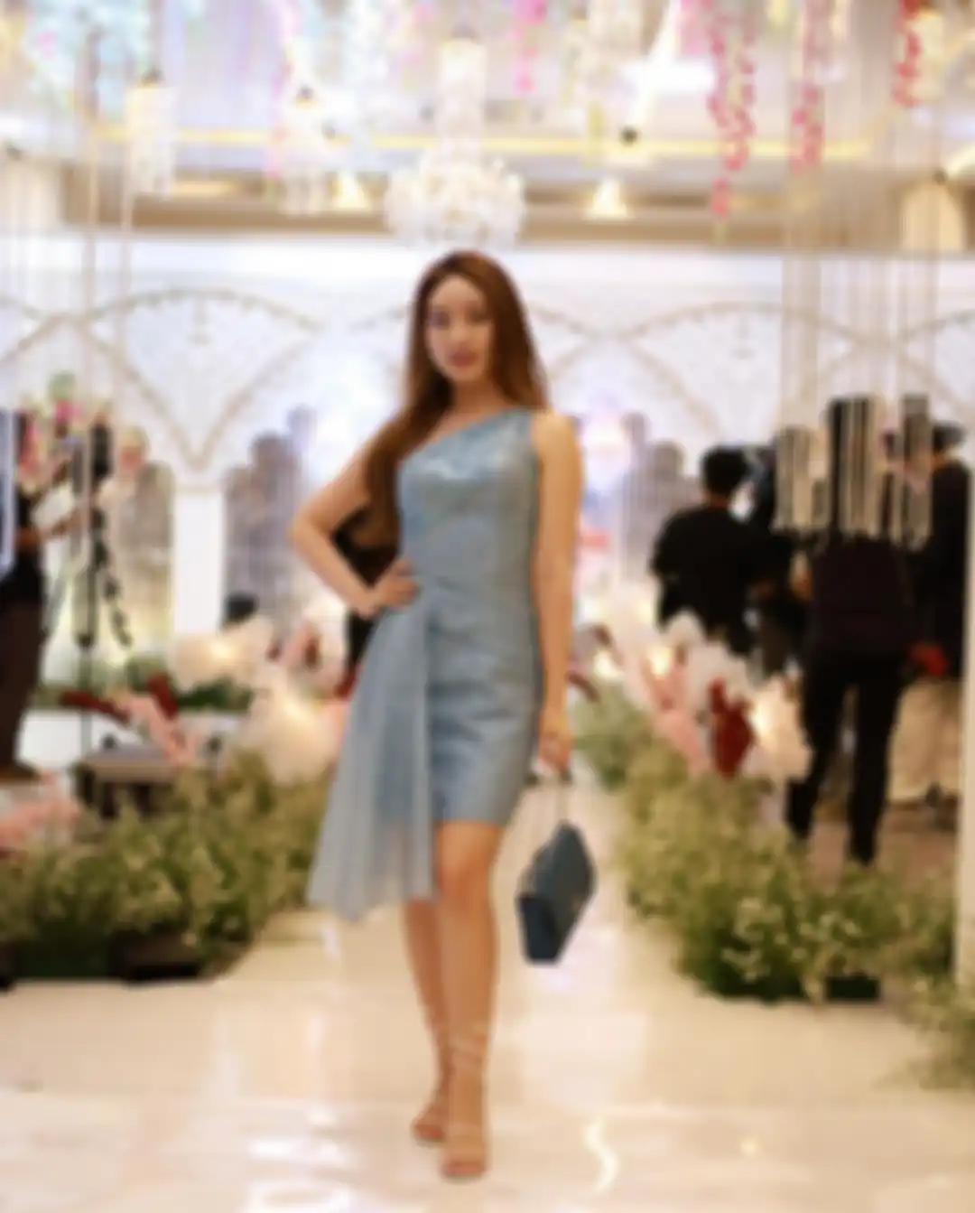 Outfit dress kondangan dari Natasha Wilona yang classy