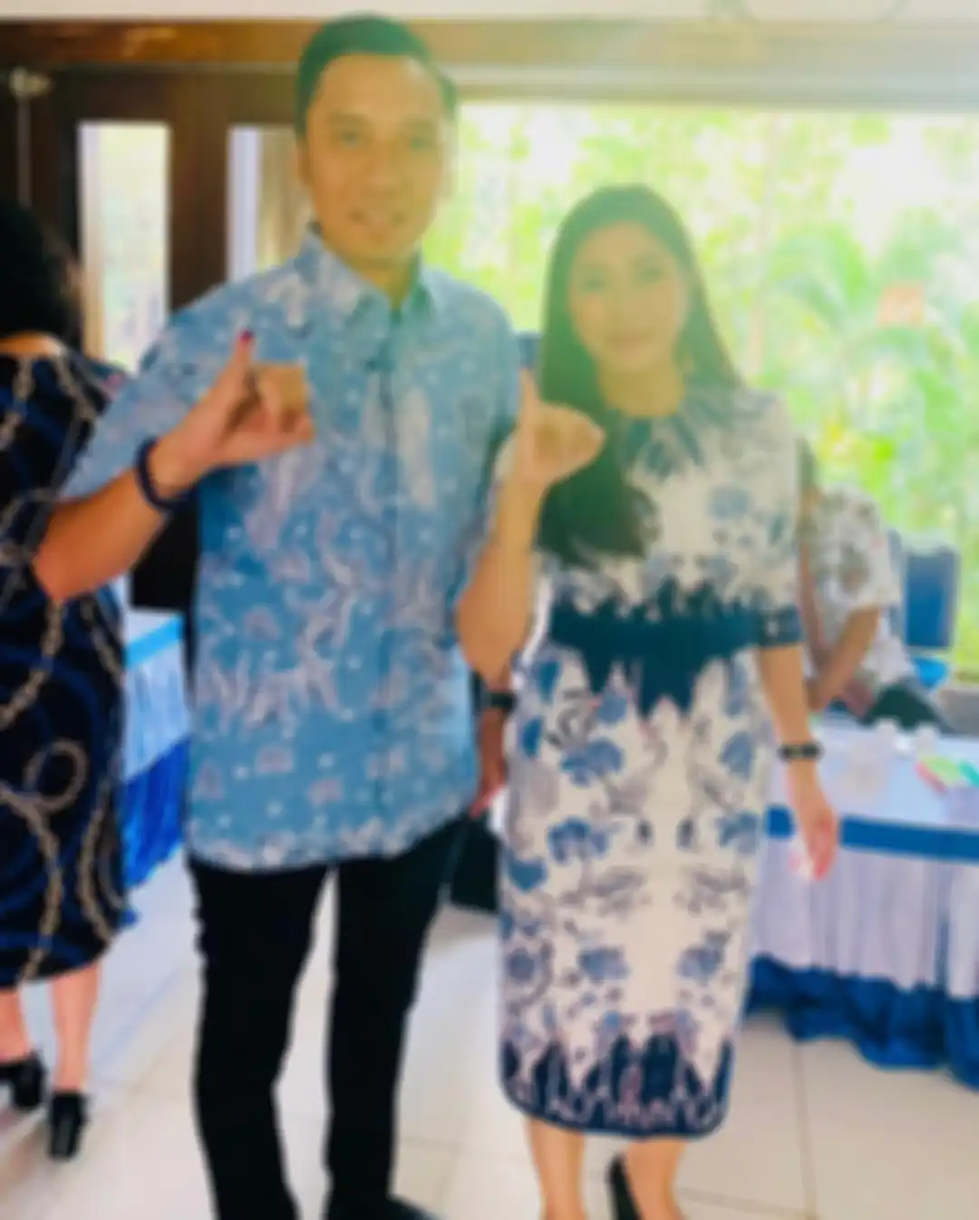 Penampilan kompak Edhie Baskoro dan Aliya Rajasa mennatu cantik SBY kenakan busana batik saat Nyoblos di TPS Pemilu 2019