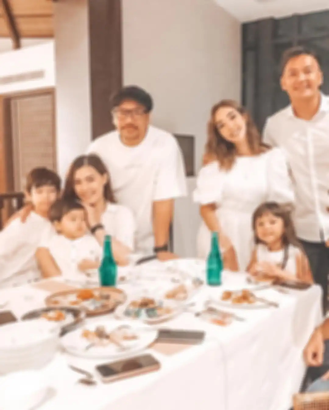 Gisel membuat lidah netizen kelu lewat foto mengejutkan. Gisel menyisipkan doa bagi sang kekasih saat mengunggah foto mengejutkan ini. 