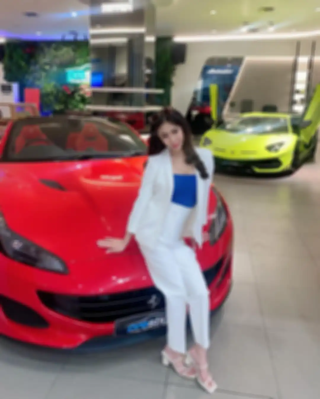 Ayu Thalia alias Thata Anma merintis karier sebagai pemian sinetron hingga curi-curi foto bareng Syahrini di sebuah pesta dugem.