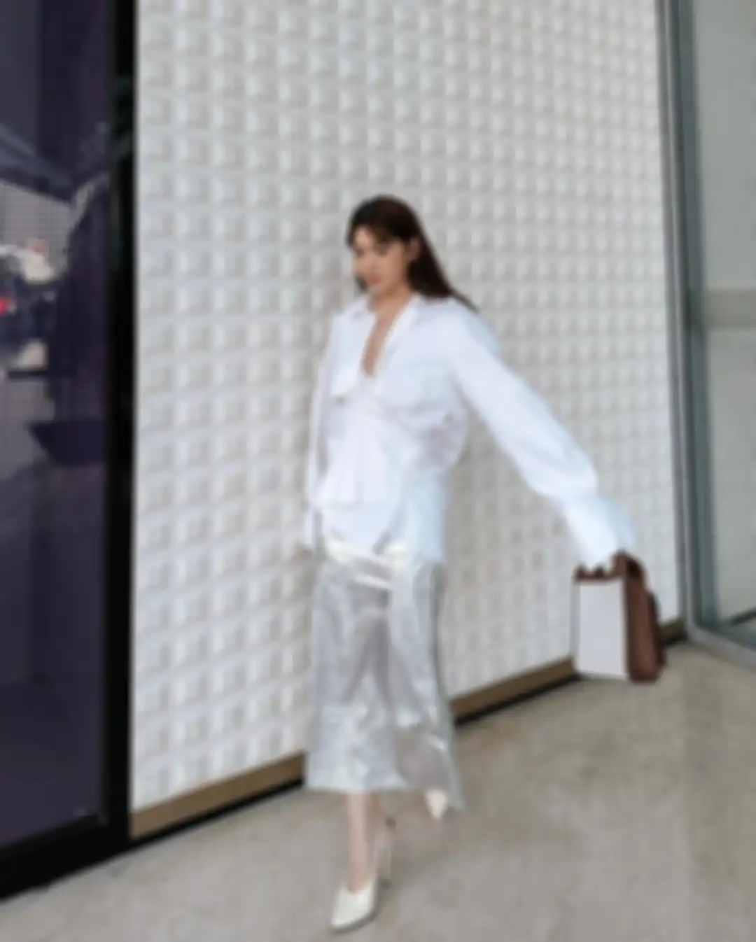Inspirasi outfit warna silver