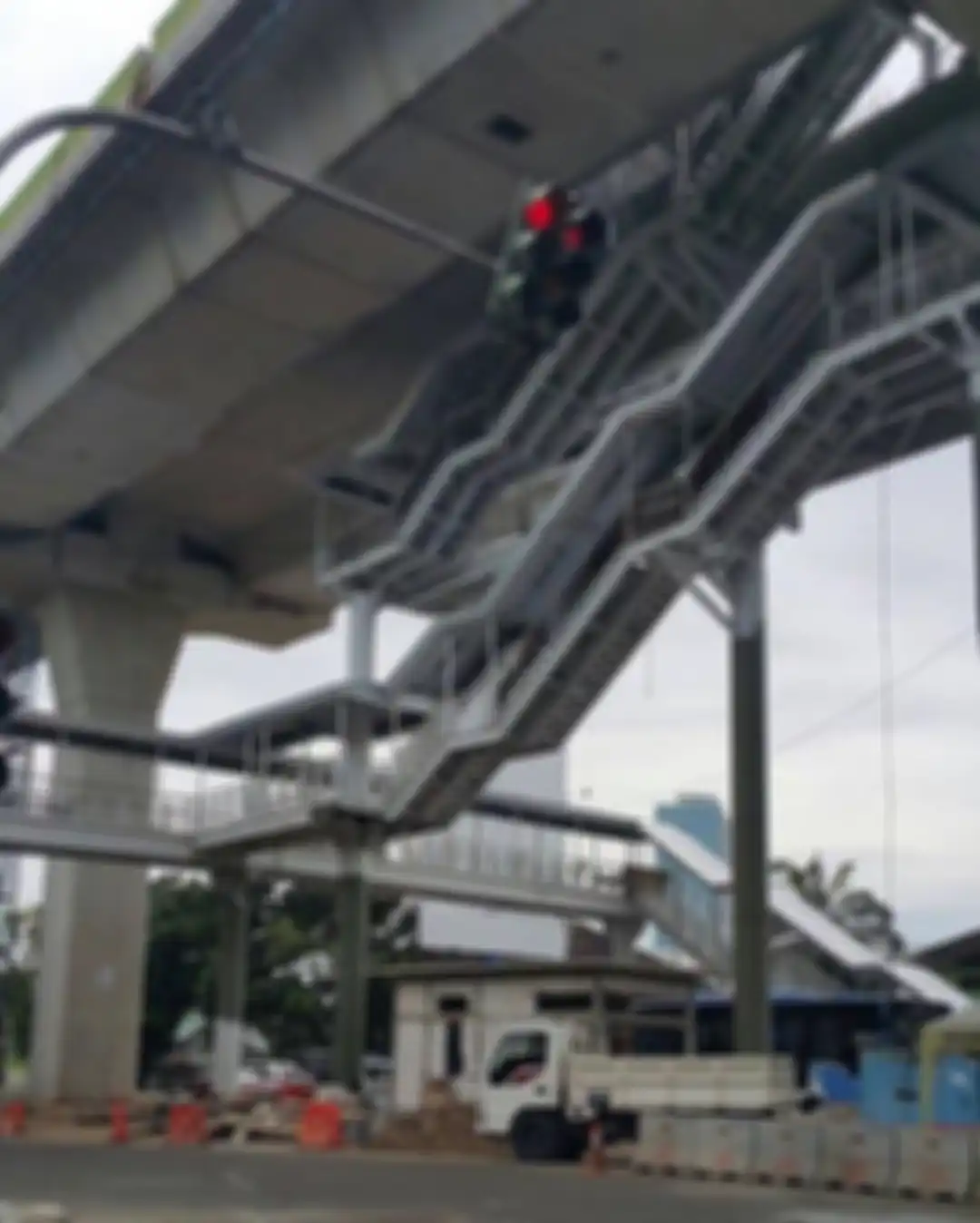 Foto lawas halte TransJakarta Centrale Stichting Wederopbouw (CSW) yang bikin repot orang tua.