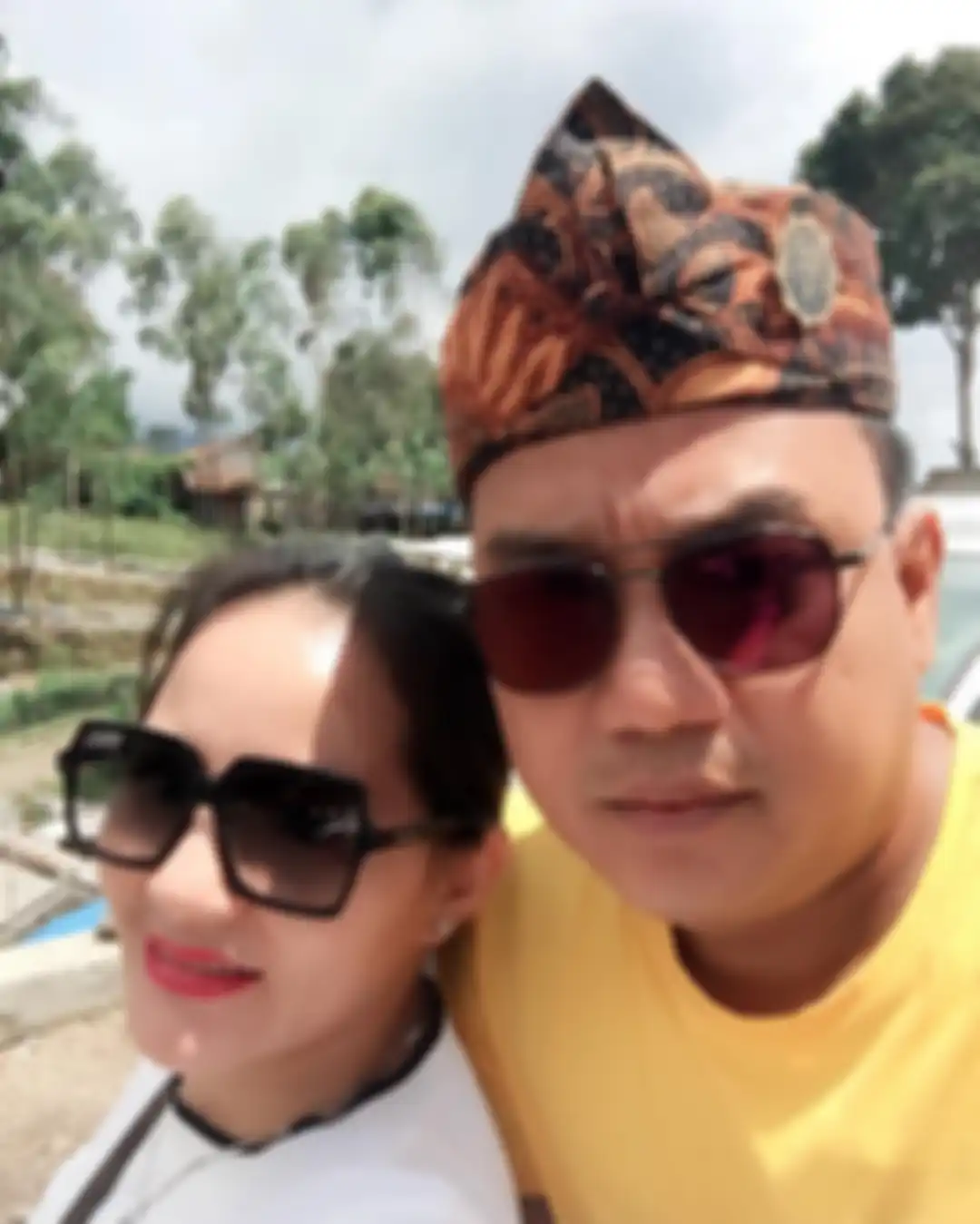 Azis Gagap dan Sang Istri Muda