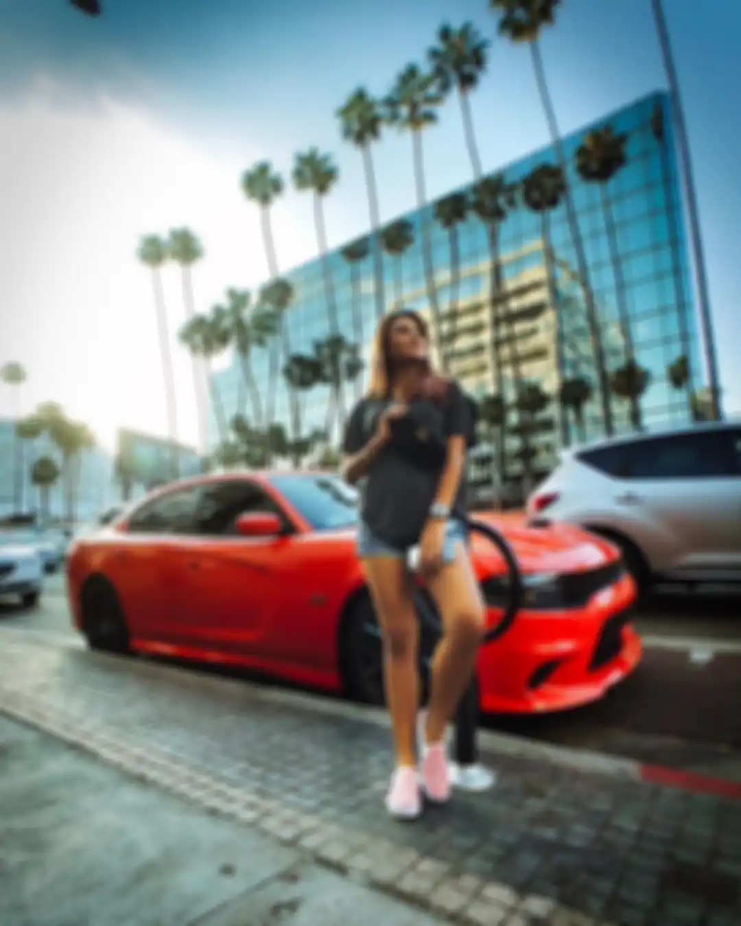 Berusia 20 Tahun, Gaya Seksi Aurel Hermansyah dengan Hot Pants Stylish Banget ! - Santai dengan Hot Pants dan Kaus