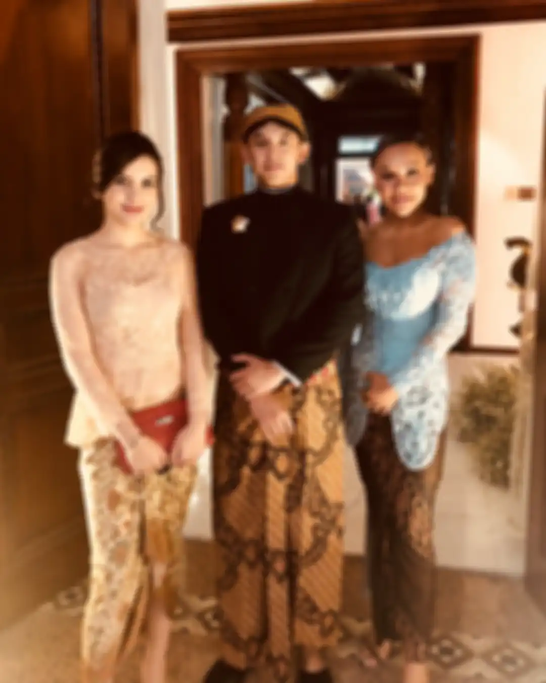 Outfit kondangan ala Steffi Zamora