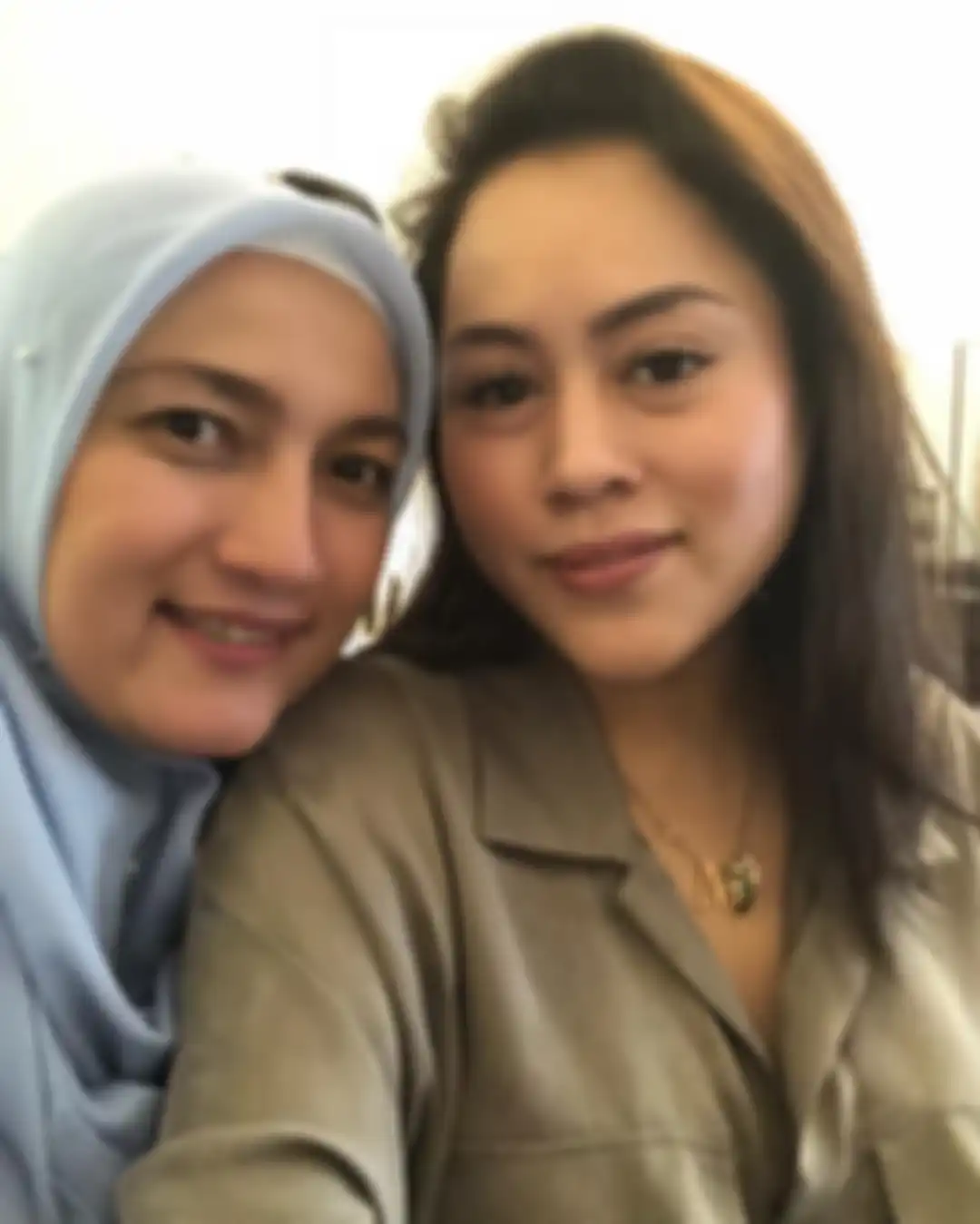 Sarah Amalia bersama saudaranya.