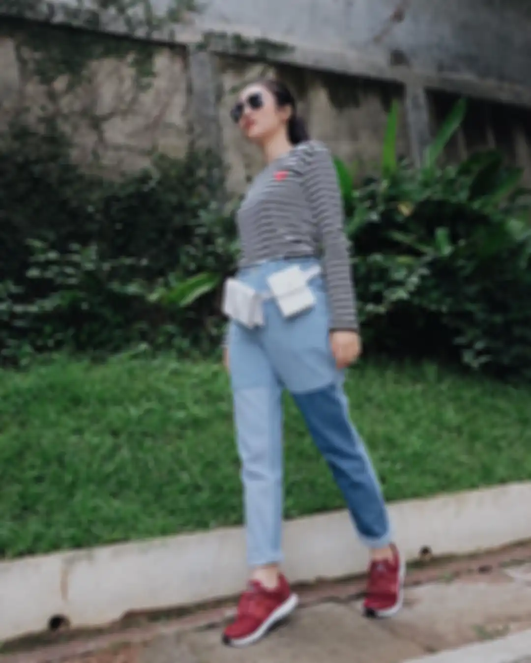 OOTD  Febby Rastanty dengan 1 model belt bag putih