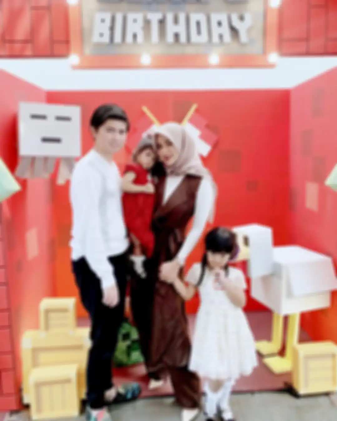 Olla Ramlan dan Sean Michael Alexander