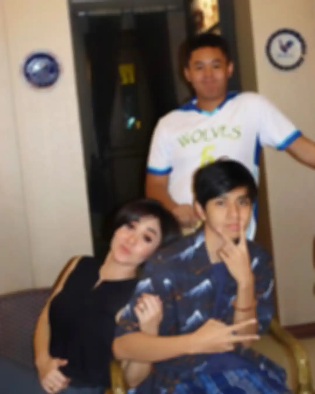 Yuni Shara dan anak-anaknya