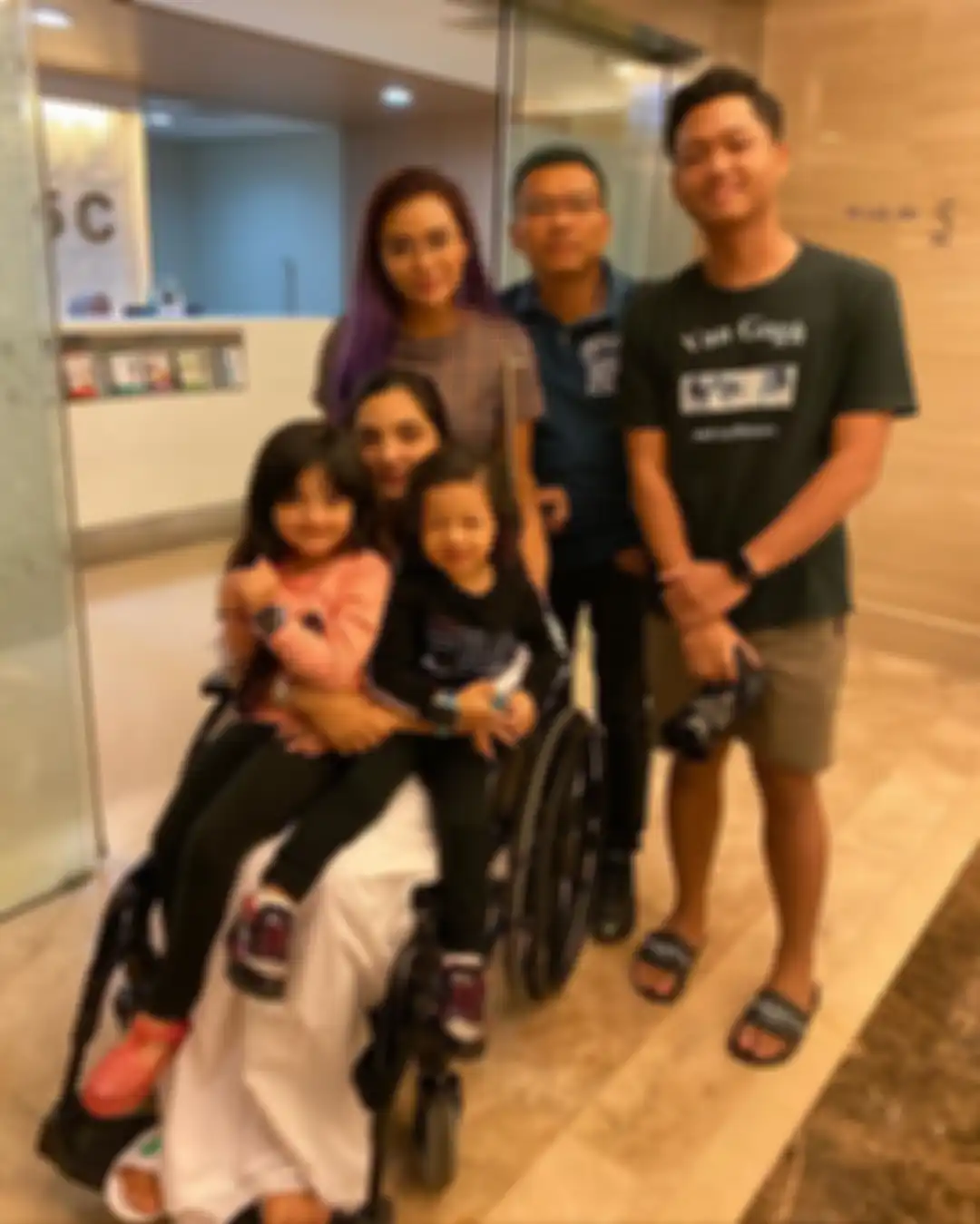 Ashanty didampingi suami dan anak-anaknya