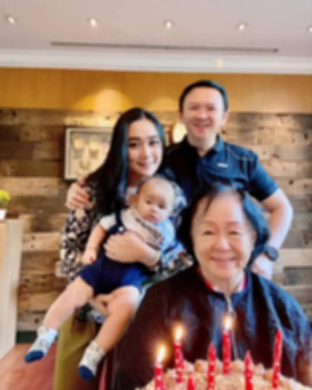 Tampilan Puput Nastiti Devi saat rayakan ulang tahun ibunda ahok