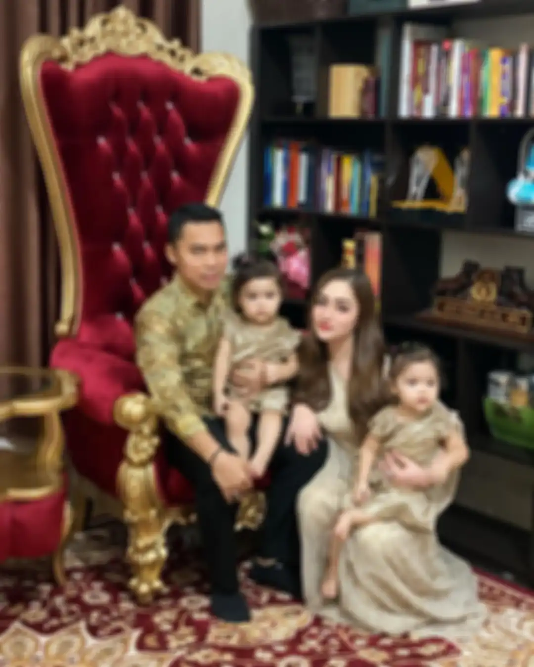 Foto cantik Cristina Laws, sosok istri perwira polisi AKP Abdul Rauf yang bertugas di Polresta Samarinda viral mirip barbie hidup.