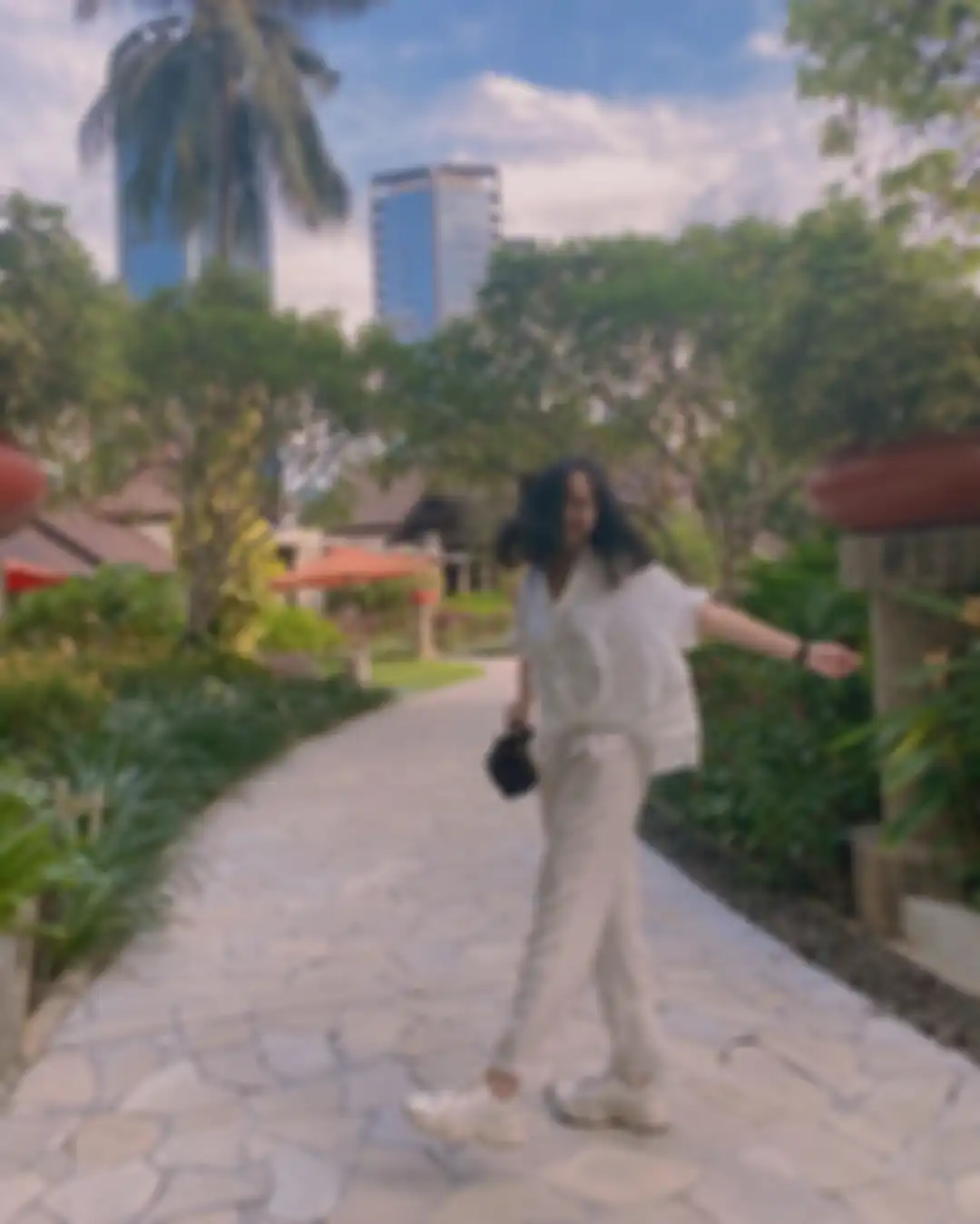 Gaya fashion kasual Safa Ricci Amanda, putri sambung Ifan Seventeen 