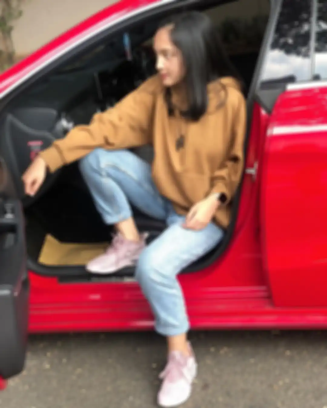 Gaya fashion kasual Safa Ricci Amanda, putri sambung Ifan Seventeen 