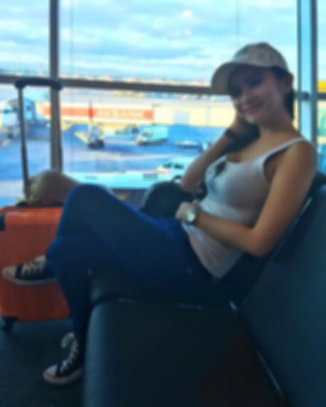Foto jadul Maria Vania bikin pangling, ternyata sang presenter sempat mendapat ajakan kencan dari pebalap MotoGP. Gofar Hilman pun penasaran. 