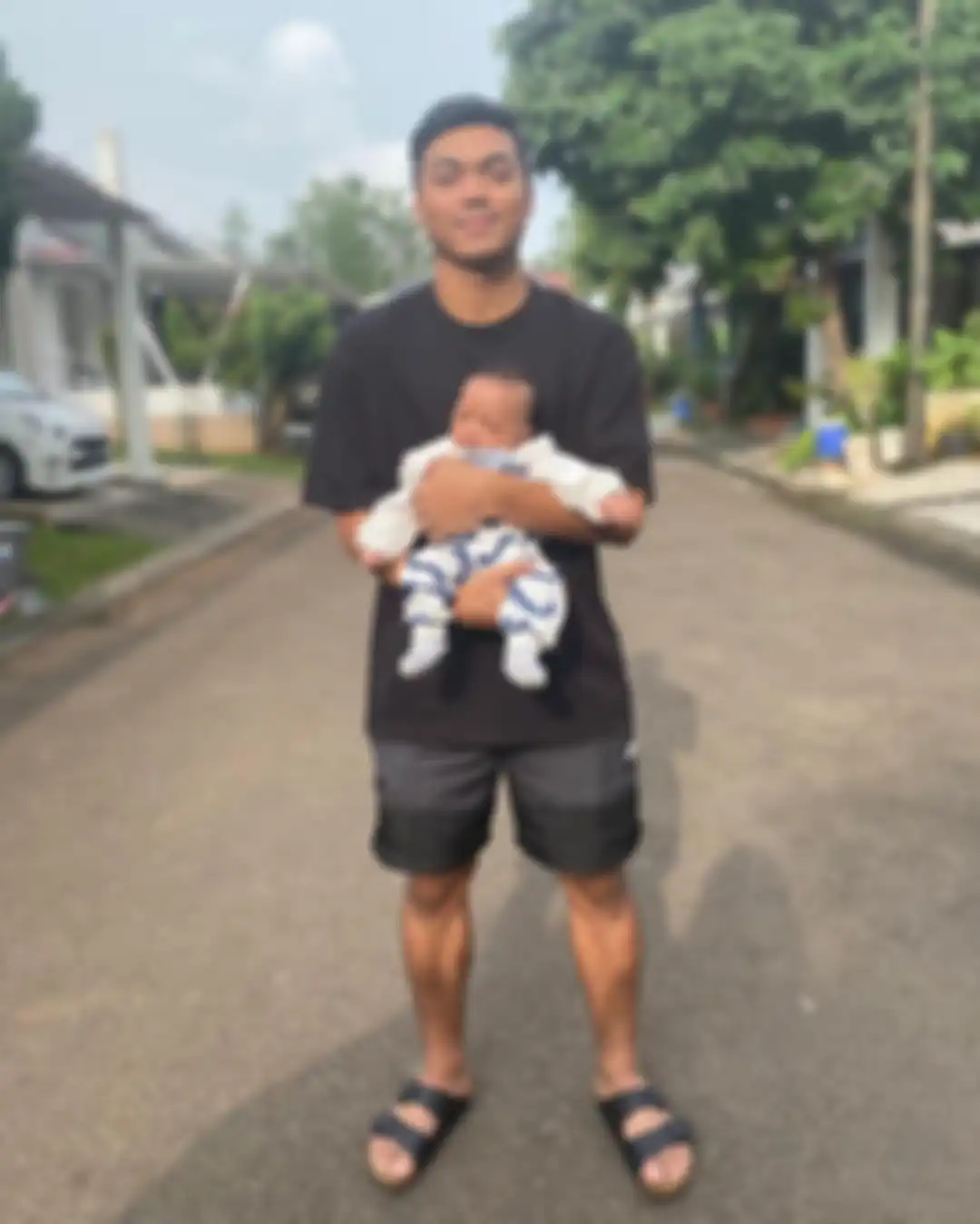 Alfath Fathier, pesepak bola yang dituding melakukan KDRT pada istrinya, Nadia Christina lewat bukti foto. 