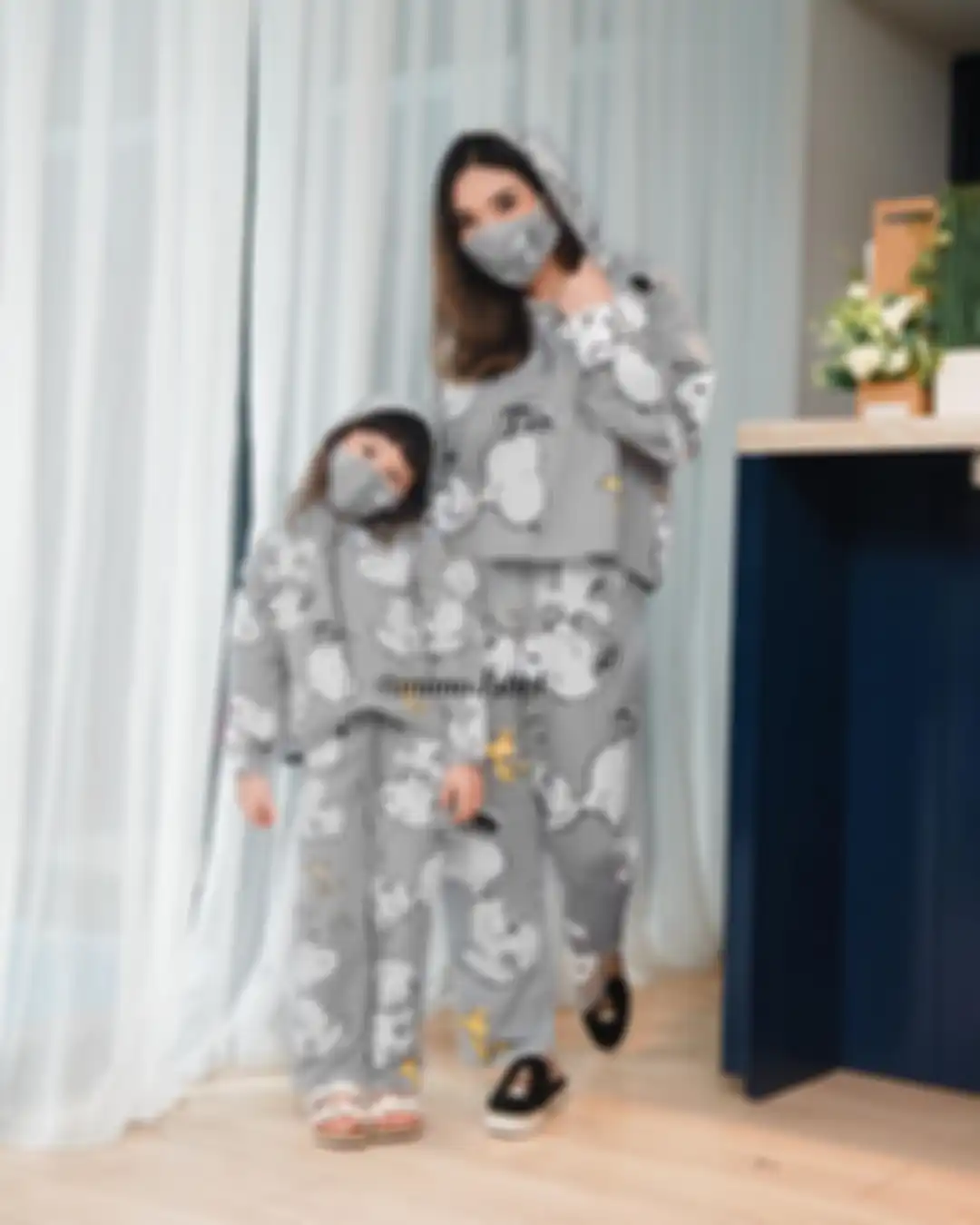 Foto Gisel yang asyik bermain bareng anak semata wayangnya, Gempi di rumah curi perhatian. Dagangan pun jadi makin laris. 