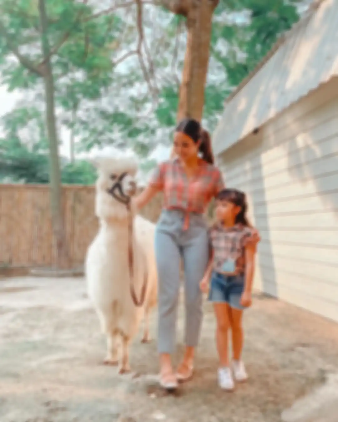 Foto Gisel digoda makhluk lucu ini memang sudah membikin netizen cemas hingga asyik berebut meninggalkan komentar.