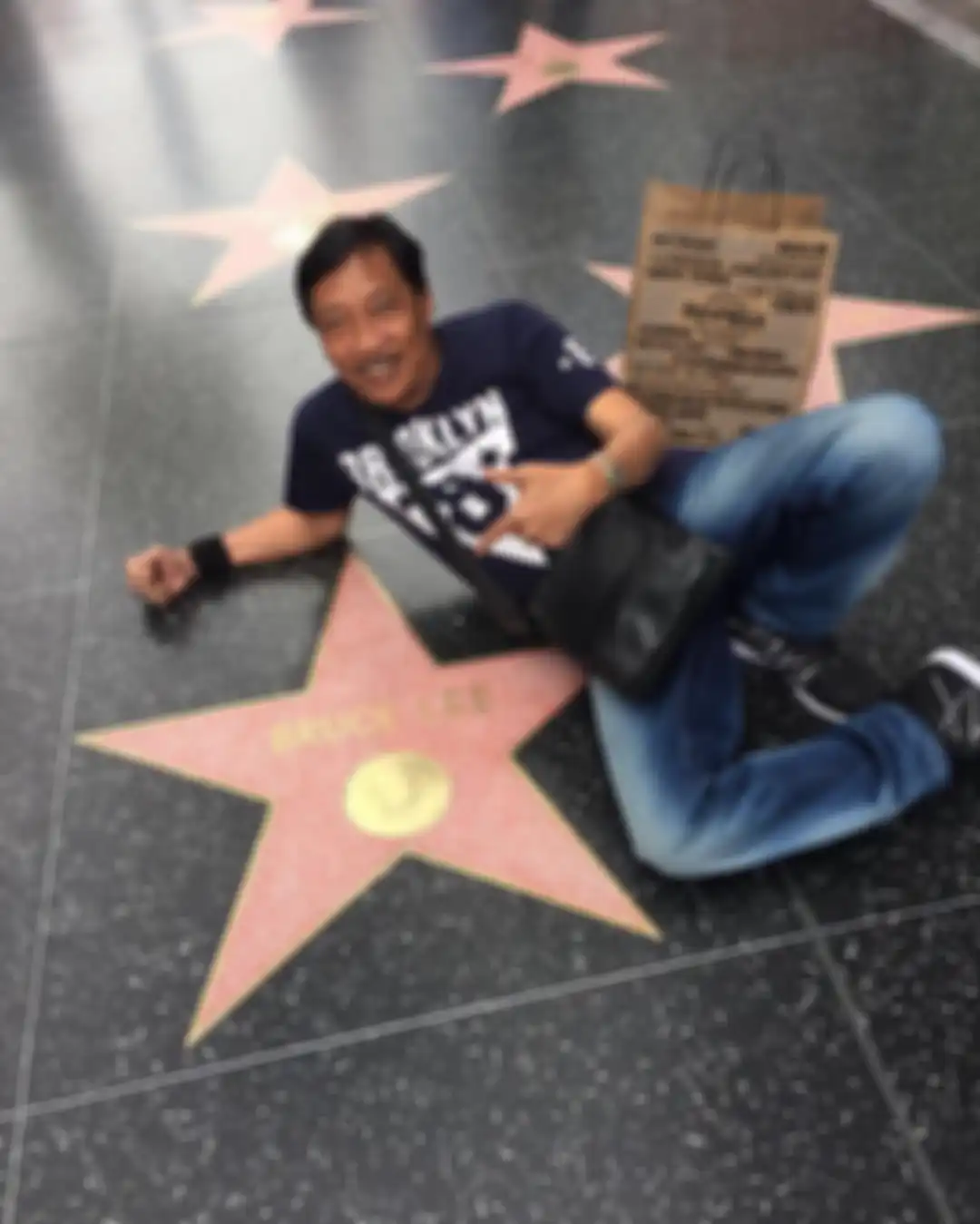 Doyok bikin heboh dengan foto hidup mewah di Amerika. Pelawak senior ini menolak bawa anak sulungnya ke rumah sakit.