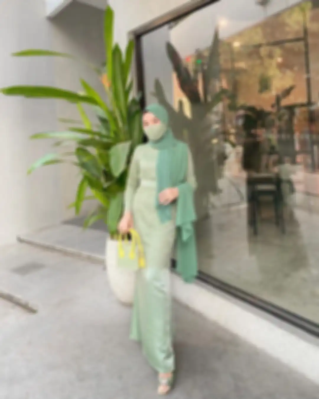 Inspirasi OOTD kondangan hijab warna sage green