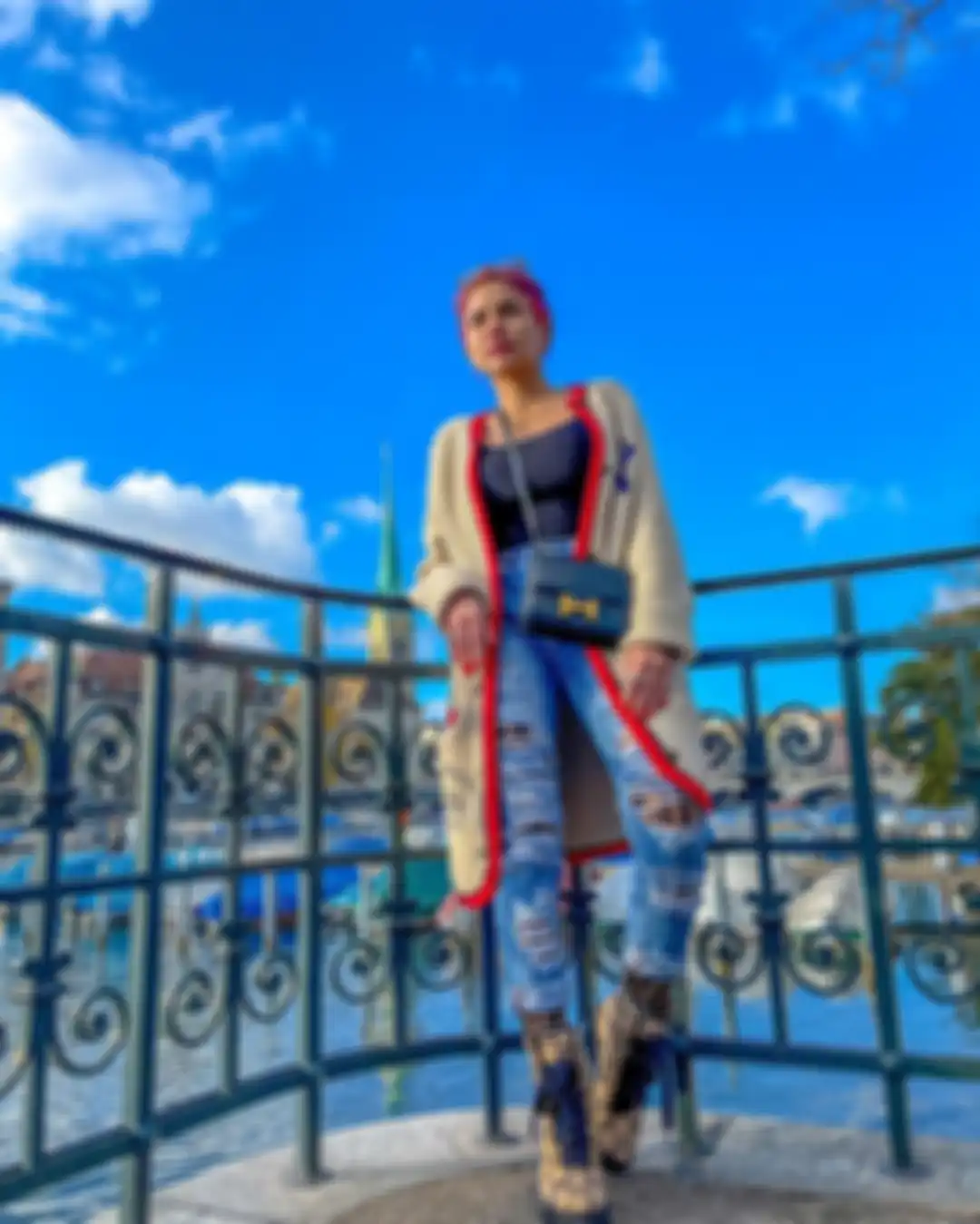Sebelum pergi ke Eropa, Nikita Mirzani sempat sesumbar akan menjumpai pacar bule yang baru. Dia minta netizen terus memantau IG Story miliknya.