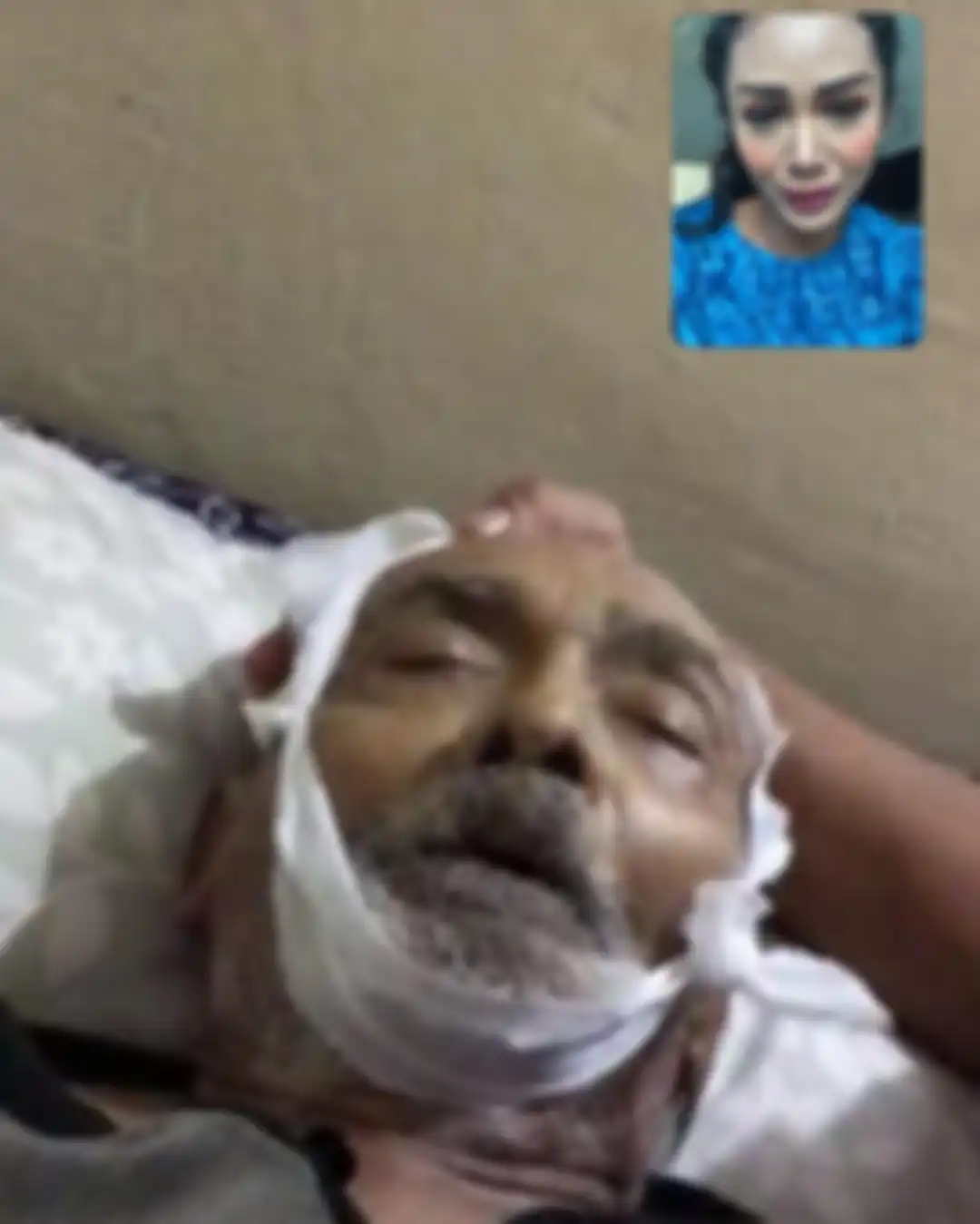Yuni Shara menuntun detik-detik kepergian papanya hanya lewat video call. 