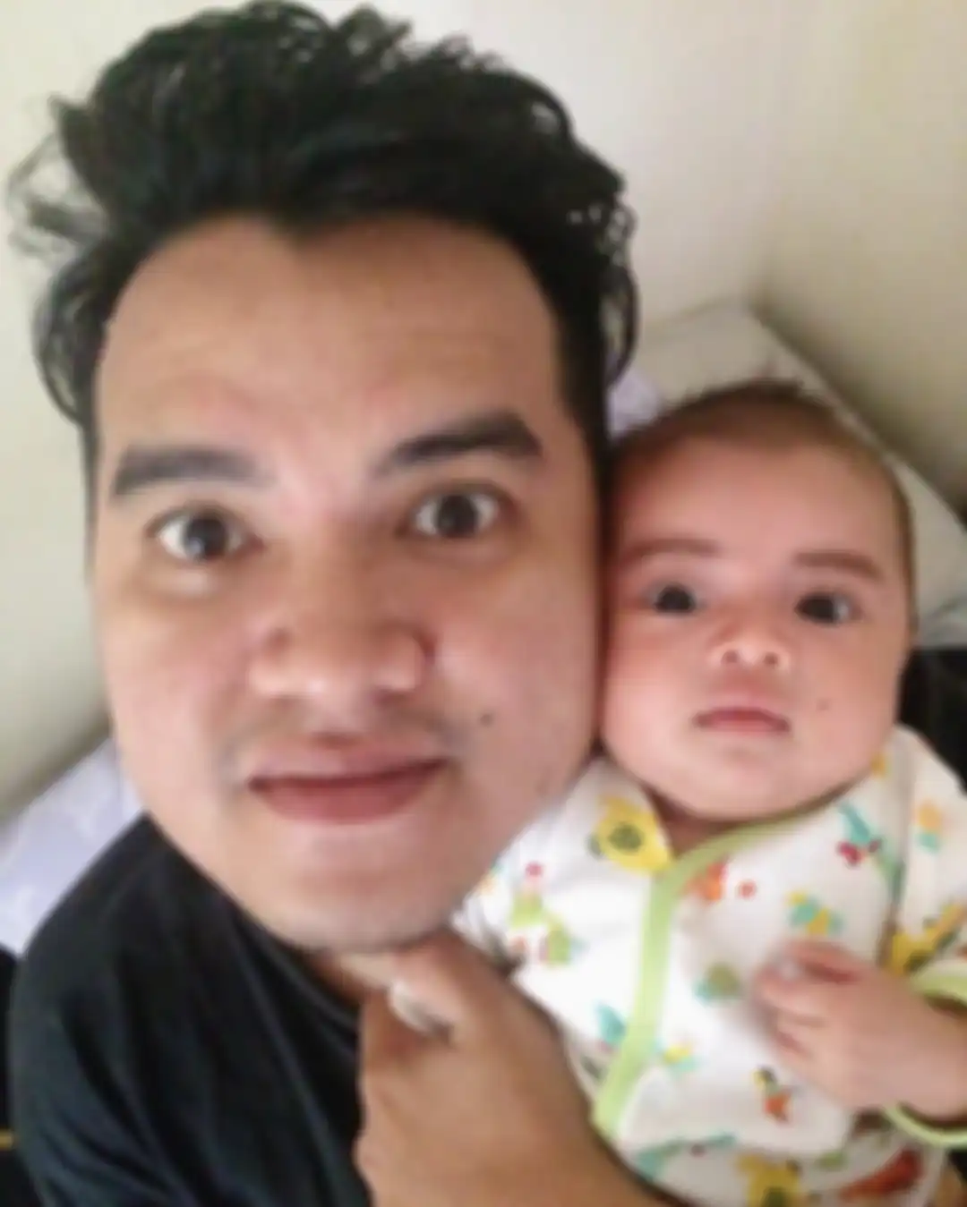 Foto mantan suami Mawar AFI terlanjur digeruduk hingga karirnya hancur dalam sekejap. Ternyata Steno Ricardo tak selingkuh.