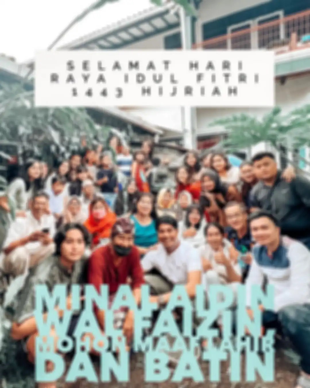 Ayah Gisel, Alal Suryanto tampak berbaju muslim saat foto bareng keluarga besar di Cimahi. Gisel bicara agama yang dianut sang ayah. 